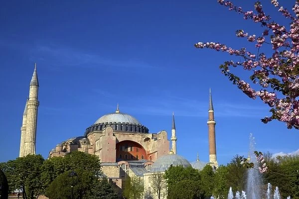 Hagia Sophia (Aya Sofya) (The Church of Holy Wisdom), UNESCO World Heritage Site, Istanbul, Turkey, Europe