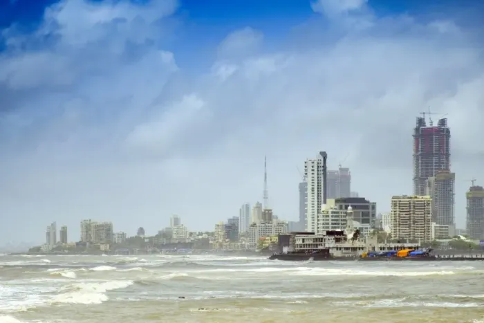 Framed Print : The Haji Ali mosque and the skyline of central Mumbai under monsoon seas, Mumbai (Bombay) Framed Print : The Haji Ali mosque and the skyline of central Mumbai under monsoon seas, Mumbai (Bombay)