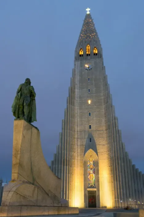 Framed Print : The Hallgrims Church with a statue of Leif Erikson in the foreground lit up at night Framed Print : The Hallgrims Church with a statue of Leif Erikson in the foreground lit up at night