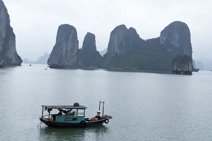 Framed Print : Halong (Ha Long) Bay, UNESCO World Heritage Site, Vietnam, Indochina, Southeast Asia, Asia Framed Print : Halong (Ha Long) Bay, UNESCO World Heritage Site, Vietnam, Indochina, Southeast Asia, Asia