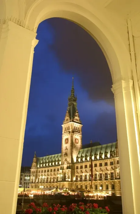 Framed Print : Hamburg City Hall in the Altstadt (Old Town) Framed Print : Hamburg City Hall in the Altstadt (Old Town)