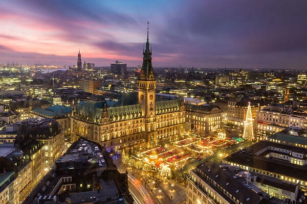 Hamburgs Town Hall (Rathaus) and Christmas Market at sunset, Hamburg, Germany, Europe