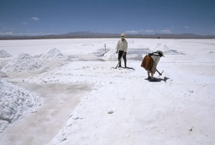 Framed Print : Hand-working in Colchani salt pans, Salar de Uyuni, salt flat, Southwest Highlands