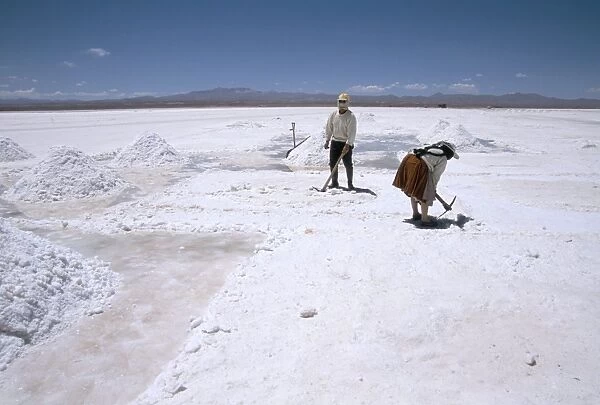 Hand-working in Colchani salt pans, Salar de Uyuni, salt flat, Southwest Highlands