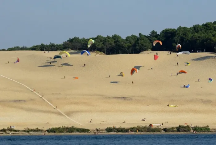Framed Print : Hang gliders over the Dune du Pyla, the largest dune in Europe, Bay of Arcachon Framed Print : Hang gliders over the Dune du Pyla, the largest dune in Europe, Bay of Arcachon