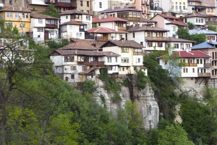 Framed Print : Hanging houses over the gorge, Veliko Tarnovo, Bulgaria, Europe Framed Print : Hanging houses over the gorge, Veliko Tarnovo, Bulgaria, Europe