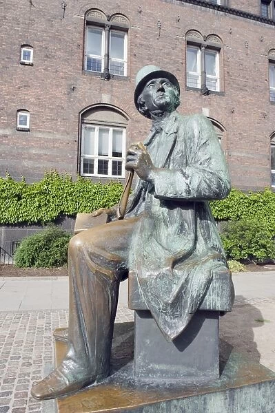 Hans Christian Andersen statue, Copenhagen, Denmark, Scandinavia, Europe