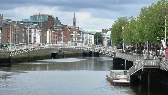 Framed Print : Ha'Penny Bridge over River Liffey, Dublin, Republic of Ireland, Europe Framed Print : Ha'Penny Bridge over River Liffey, Dublin, Republic of Ireland, Europe