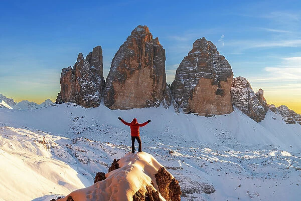 Happy hiker enjoys the view of the Tre Cime di Lavaredo at sunset, winter view, Tre Cime di Lavaredo (Lavaredo peaks) (Drei Zinnen), Sesto (Sexten), Dolomites, South Tyrol, Italy, Europe