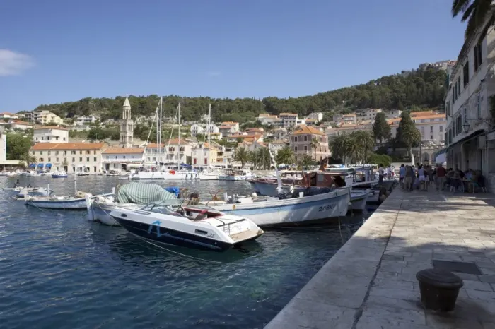 Framed Print : The harbour in Hvar, Dalmatian Coast, Croatia, Europe Framed Print : The harbour in Hvar, Dalmatian Coast, Croatia, Europe