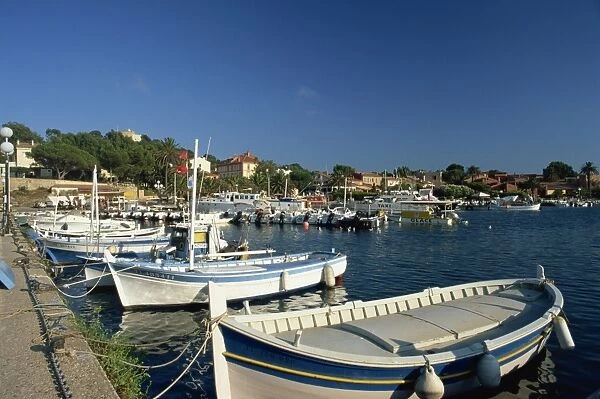 The harbour, Ile de Porquerolles, near Hyeres, Var, Cote d Azur, Provence