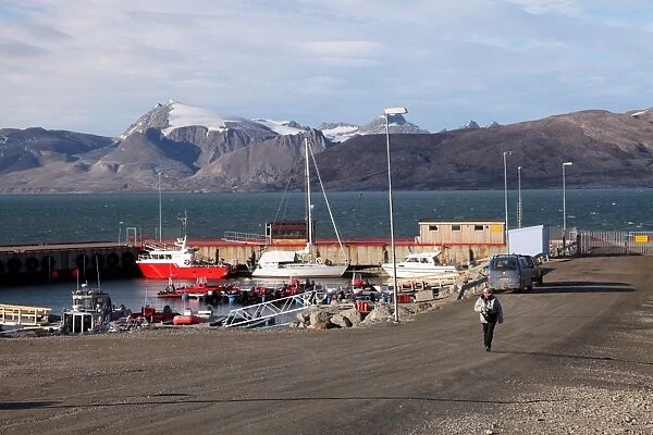 Harbour at Ny Alesund, Svalbard, Norway, Scandinavia, Europe