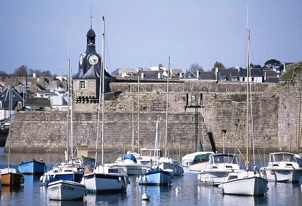 Harbour and old walled town, Concarneau, Finistere, Brittany, France, Europe