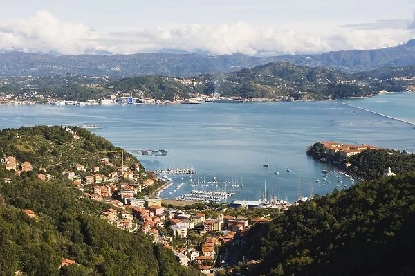 Harbour at Porto Venere, Cinque Terre, UNESCO World Heritage Site, Liguria, Italy, Europe