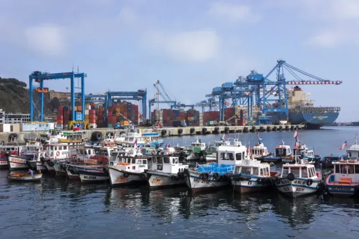 Framed Print : Harbour, Valparaiso, UNESCO World Heritage Site, Chile, South America Framed Print : Harbour, Valparaiso, UNESCO World Heritage Site, Chile, South America