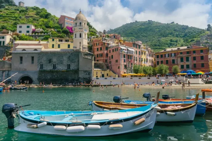 Framed Print : Harbour at Vernazza, Cinque Terre, UNESCO World Heritage Site, Liguria, Italian Riviera