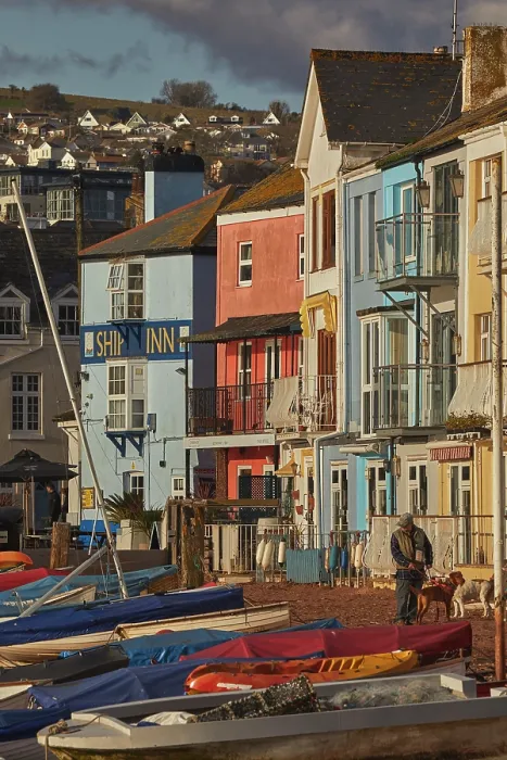 Framed Print : Harbourfront buildings along the edge of the Back Beach, beside the harbour in the estuary of the River Teign, in Teignmouth, Devon, Great Britain