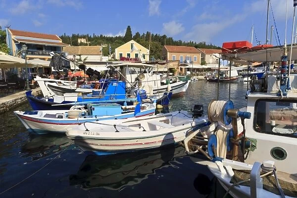 Harbourside with boats and cafes, Fiskardo, Kefalonia (Cephalonia), Ionian Islands, Greek Islands, Greece, Europe