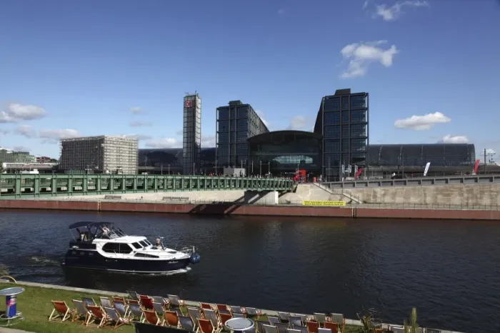Framed Print : Hauptbahnhof (Berlin Central Train Station), Spree River, Berlin, Germany, Europe