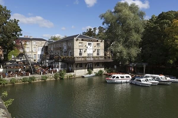 The Head of the River pub beside the River Thames, Oxford, Oxfordshire, England, United Kingdom, Europe