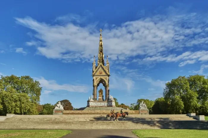 Framed Print : Three heavy horses are ridden past The Albert Memorial, Kensington Gardens, Hyde Park Framed Print : Three heavy horses are ridden past The Albert Memorial, Kensington Gardens, Hyde Park
