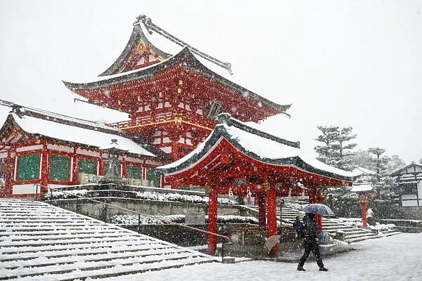 Heavy snow on Fushimi Inari Shrine, Kyoto, Japan, Asia