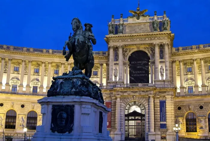 Framed Print : Heldenplatz and Hofburg, UNESCO World Heritage Site, Vienna, Austria, Europe Framed Print : Heldenplatz and Hofburg, UNESCO World Heritage Site, Vienna, Austria, Europe
