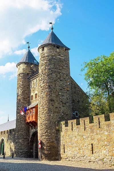 Helpoort, old city gate and towers, Mstricht, Limburg, Netherlands, Europe