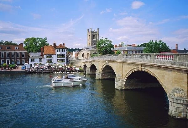Henley on Thames, Bridge and River Boat, Oxfordshire, England