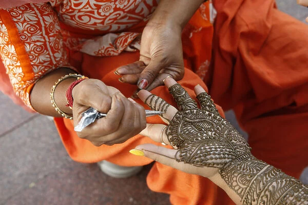 Henna tattooing in Delhi, India, Asia