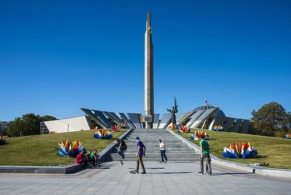 Hero City Obelisk, Pieramohi Park, Minsk, Belarus, Europe