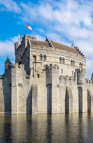 Het Gravensteen castle on the Leie River, Ghent, Flanders (Vlaanderen), Belgium, Europe