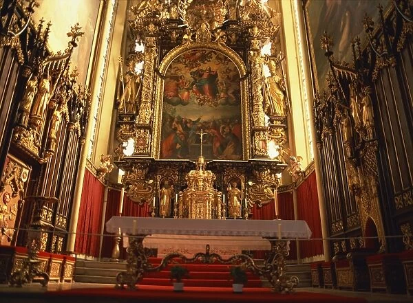 High altar dating from the 17th century by Linhart Wulliman and Franz Georgius