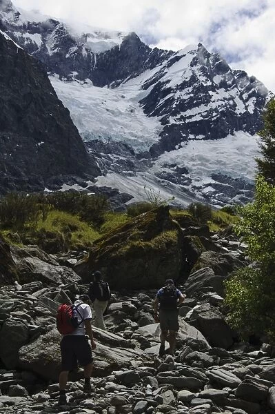 Hikers approaching Rob Roy Glacier