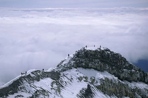 Hikers on Dome Ridge near the summit of 2797m Mount Ruapehu