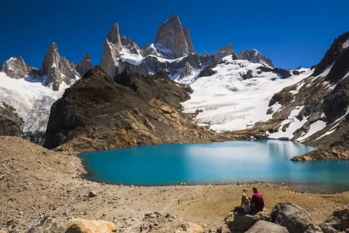 Framed Print : Hikers at Lago de los Tres (Laguna de los Tres) with Mount Fitz Roy (Cerro Chalten) behind Framed Print : Hikers at Lago de los Tres (Laguna de los Tres) with Mount Fitz Roy (Cerro Chalten) behind