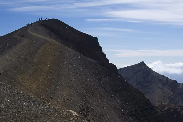 Hikers nearing the peak of Red Crater on the Tongariro Crossing