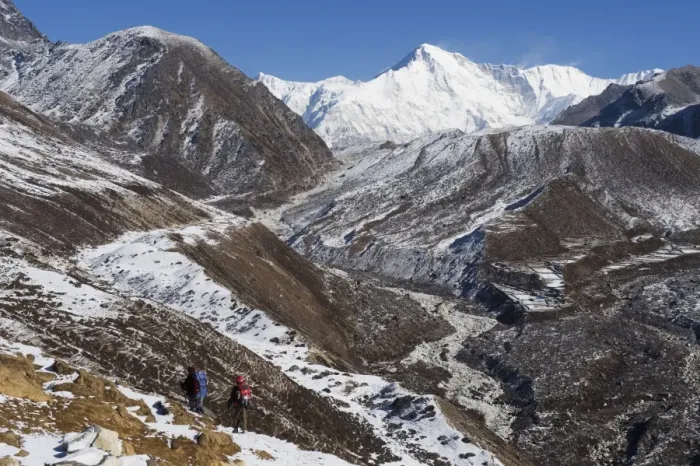 Framed Print : Hikers trekking near Machherma, Solu Khumbu Everest Region, Sagarmatha National Park Framed Print : Hikers trekking near Machherma, Solu Khumbu Everest Region, Sagarmatha National Park