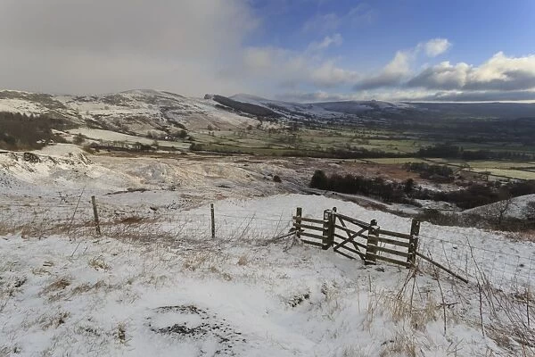 Hill snow over Back Tor and Lose Hill on the Great Ridge, from Mam Tor landslip, Castleton, Peak District, Derbyshire, England, United Kingdom, Europe