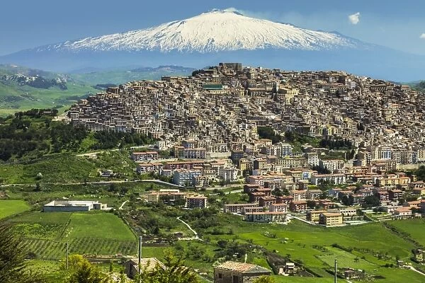 Hill town with backdrop of snowy volcano Mount Etna, Gangi, Palermo Province, Sicily, Italy, Mediterranean, Europe