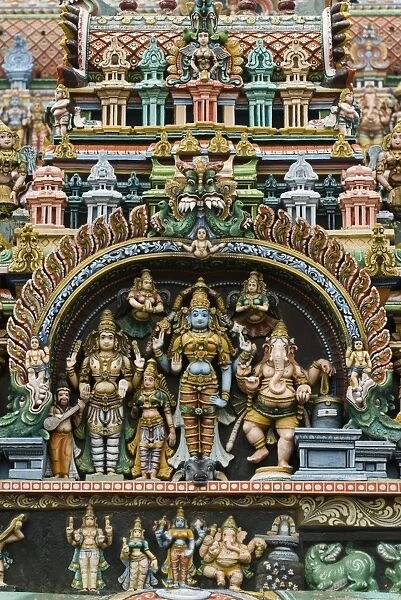 Detail of Hindu carvings, Sri Meenakshi Sundareshwara Temple, Madurai, Tamil Nadu, India, Asia
