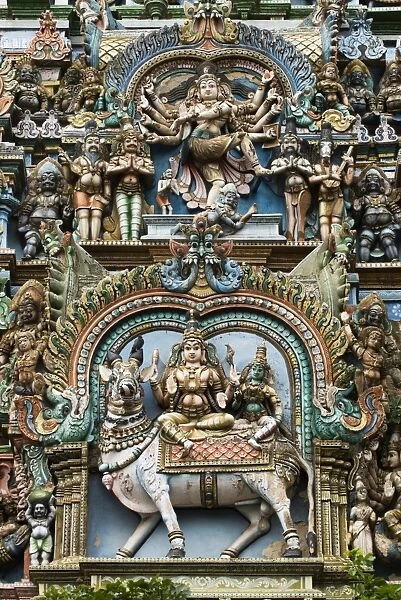 Detail of Hindu carvings, Sri Meenakshi Sundareshwara Temple, Madurai, Tamil Nadu, India, Asia