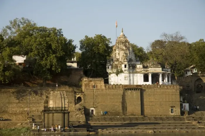 Framed Print : Hindu temple on the Narmada River Framed Print : Hindu temple on the Narmada River