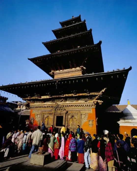 Framed Print : Hindus queueing outside Kumbeshwar Temple Framed Print : Hindus queueing outside Kumbeshwar Temple