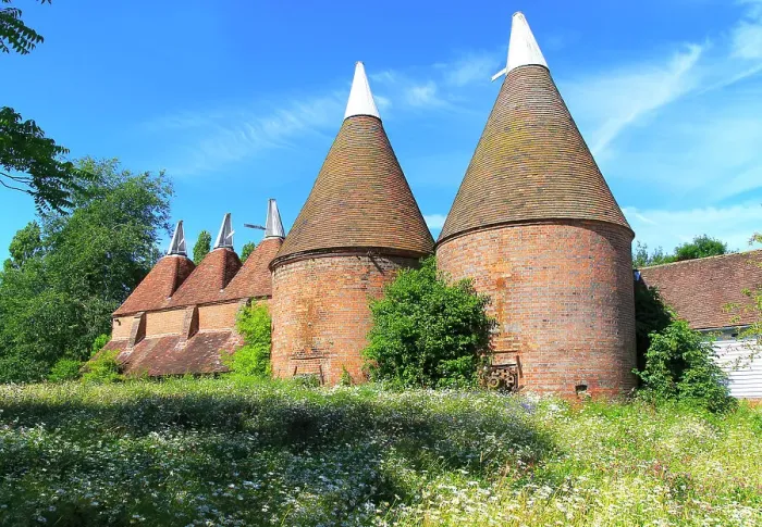 Framed Print : Historic oast house buildings at Sissinghurst Castle gardens, Kent, England, United Kingdom, Europe Framed Print : Historic oast house buildings at Sissinghurst Castle gardens, Kent, England, United Kingdom, Europe