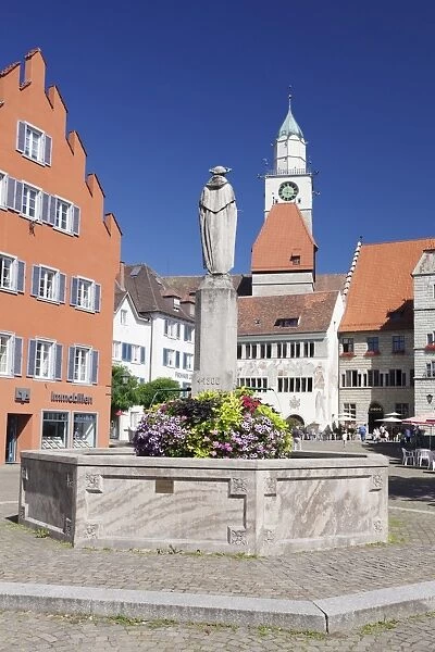 Hofstatt with town hall, St. Nikolaus Minster and fountain, Uberlingen, Lake Constance (Bodensee), Baden Wurttemberg, Germany, Europe