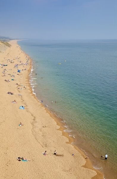 Holidaymakers on Burton Bradstock beach, at the western end of Chesil Beach, Jurassic Coast, UNESCO World Heritage Site, Dorset, England, Europe