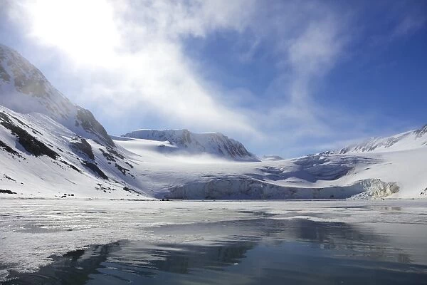 Holmiabukta Glacier in arctic summer sun, Northern Spitzbergen, Svalbard