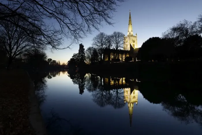 Framed Print : Holy Trinity Church on the River Avon at dusk, Stratford-upon-Avon, Warwickshire Framed Print : Holy Trinity Church on the River Avon at dusk, Stratford-upon-Avon, Warwickshire
