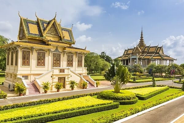 Hor Samran Phirun on the left and the Moonlight Pavilion on right, Royal Palace, in the capital city of Phnom Penh, Cambodia, Indochina, Southeast Asia, Asia